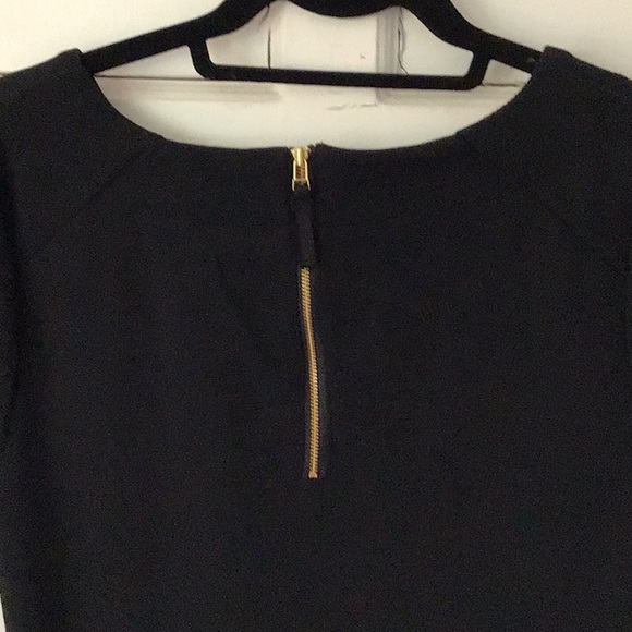 black short sleeve top with zipper in back - Picture 4 of 7